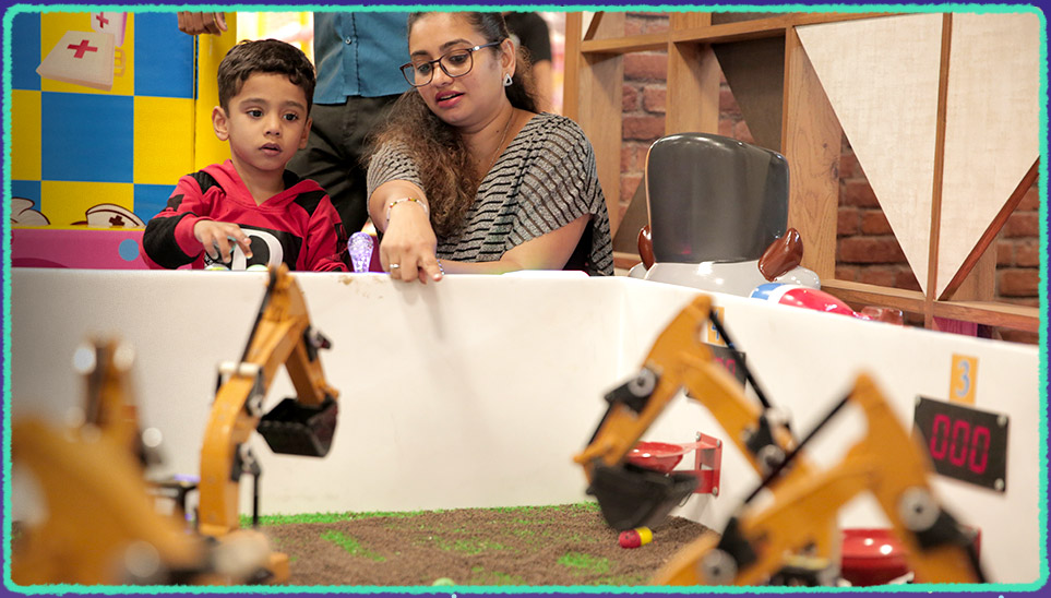 Challenger X - Control Digging Machines at Xeno's Play Space