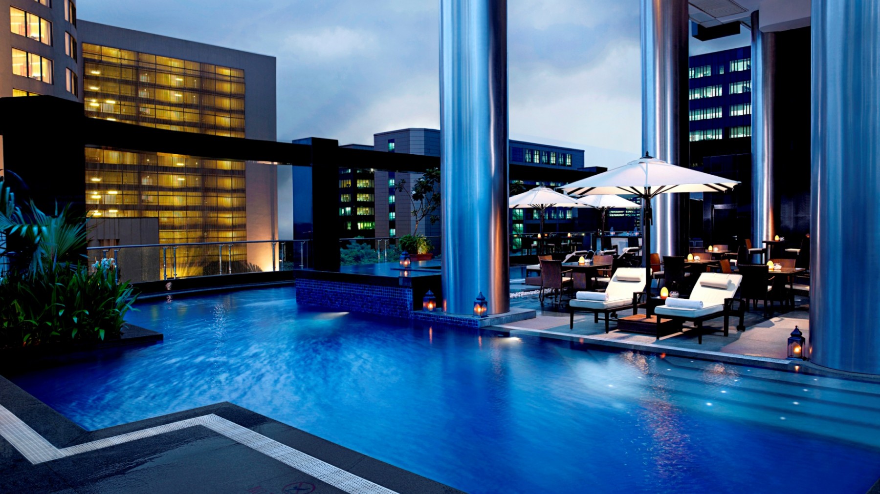 L'OH Pool at Sofitel BKC