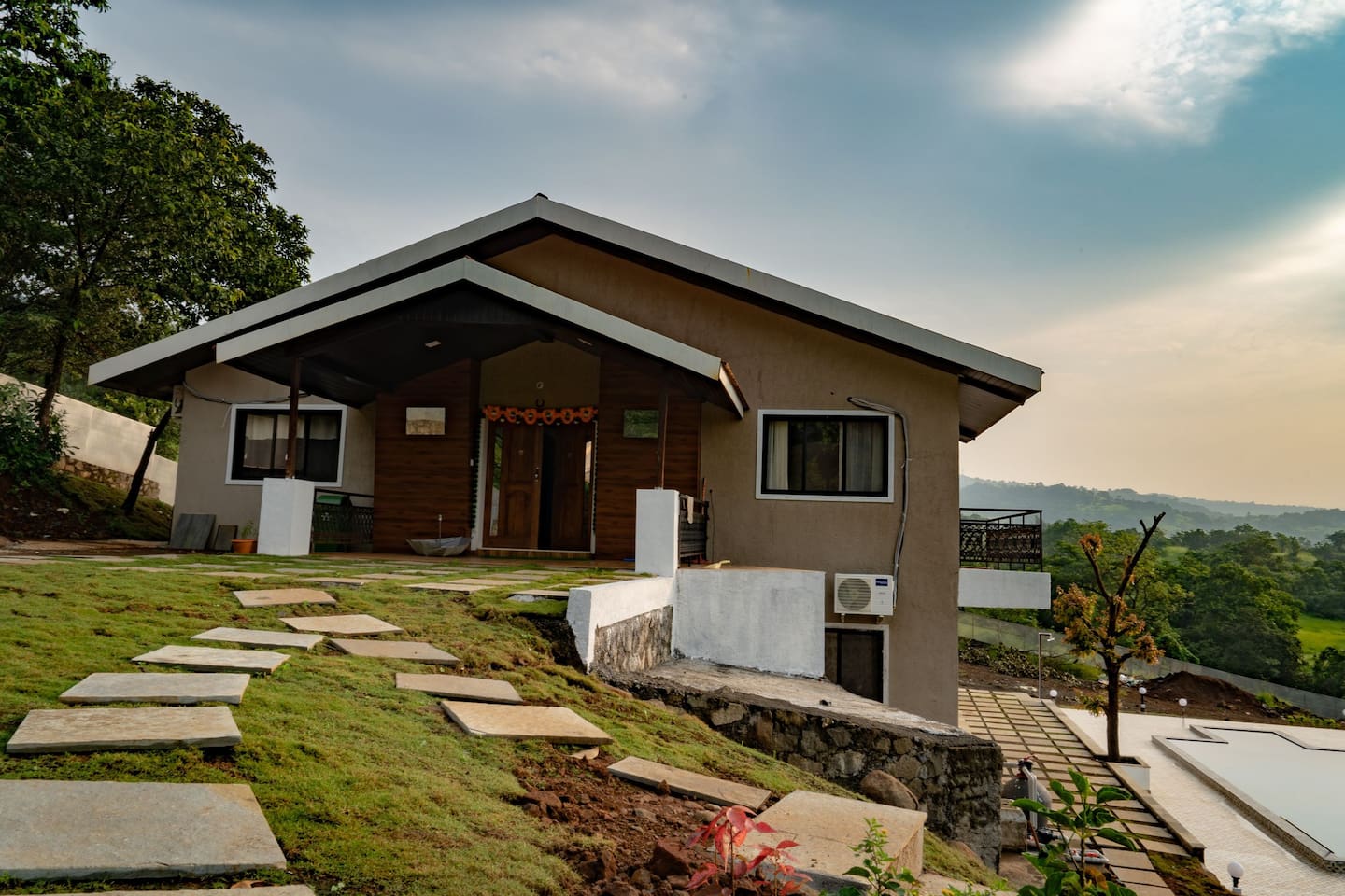 Exterior View of Leisurely By The Foothills
