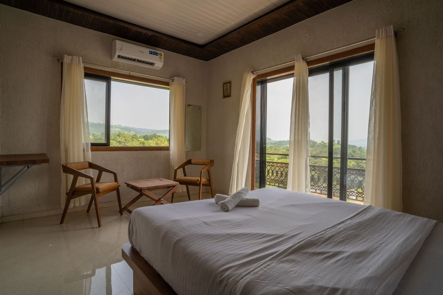 Bedroom at Leisurely By The Foothills