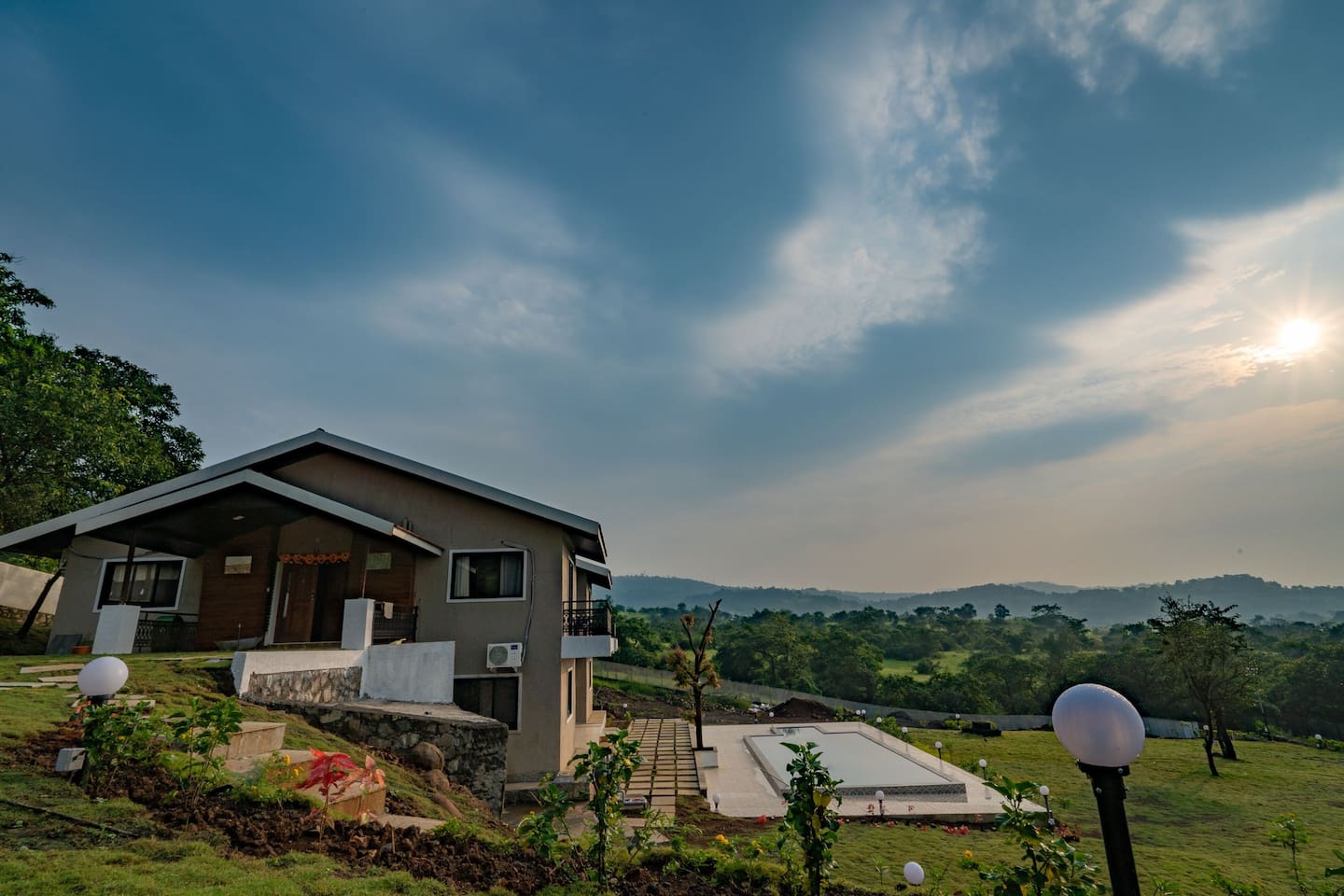 Beautiful Exterior of Leisurely By The Foothills